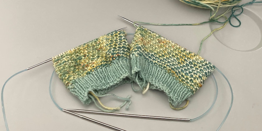 What’s in your travel knitting bag? Image