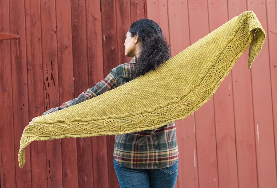 Knitting the Warm, Friendly Colubrida Wrap Image