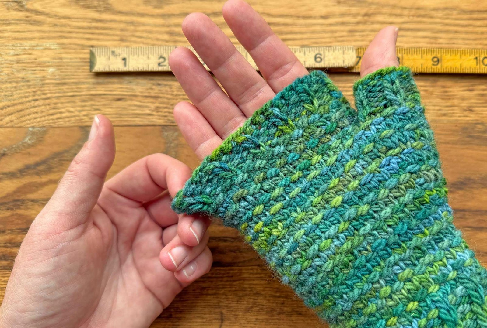 Tutorial: Simple Stretchy Bind-Off for Any Rib Primary Image